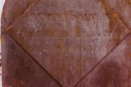  Tombe de Clément Salmon, géomètre du chantier, dans le cimetière de Tavigny.