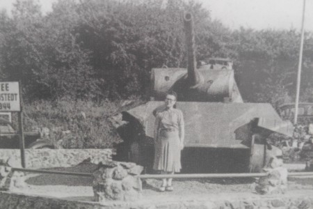  Autour de Dinant. Tank Panther de Celles.
