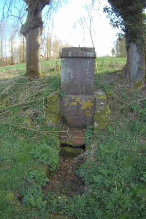  Autour de Bormenville. La fontaine Saint-Laurent.