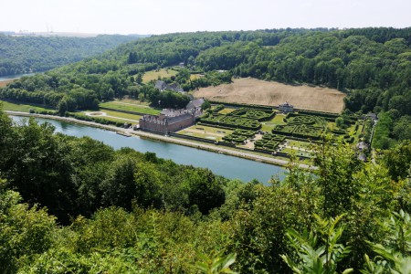  Balade en province de Namur. Château de Freyr. Point de vue sur rochers de Freyr.