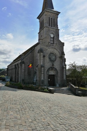  Autour de Rochefort.  Eglise de Thynes.