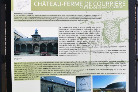  Le château-ferme de Courrière.