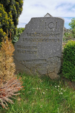  Borne Ici fut arrêté l'envahisseur Foy-Notre-Dame. N50.24787° E4.98916°