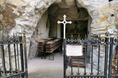  Les grottes de Conjoux.