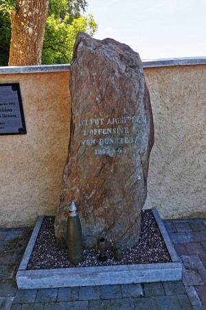  Mémorial de la bataille de Vesqueville.