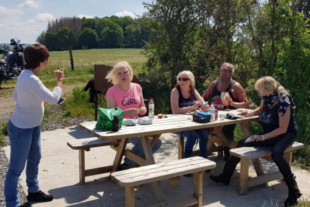  Danielle, Gabrielle, Sylvia,  Georges, Fabienne.