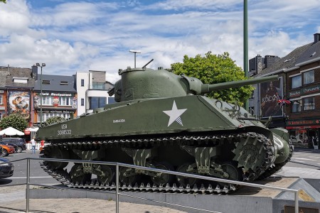  Tank Sherman. N50.00076° E5.71529° Place Général Mc Auliffe. Bastogne.