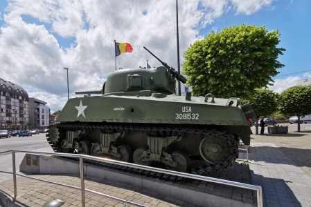  Tank Sherman. N50.00076° E5.71529° Place Général Mc Auliffe. Bastogne.