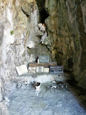  Une grotte de Lourdes à Yvoir.