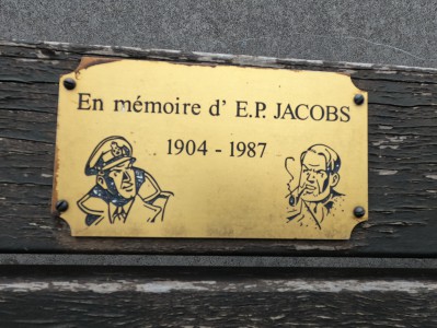  ﻿Tombe d'Edgar Jacobs au cimetière de Lasne.
