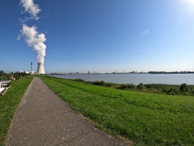  Centrale nucléaire à Doel.