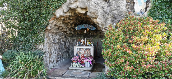  La grotte de Lourdes de Perk.
