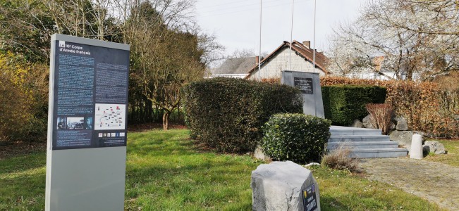  Mémorial Xième Corps d'armée francais. Village de Le Roux.