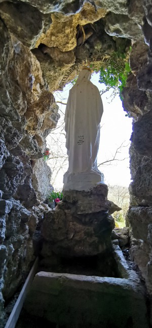  Grotte de Lourdes à Roly.