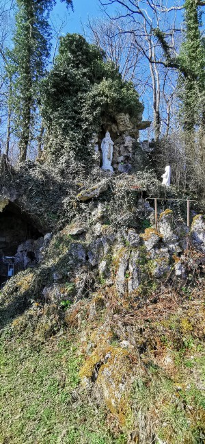  Grotte de Lourdes à Roly.