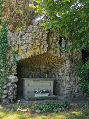  ﻿Grotte de Lourdes à Ave-et-Auffe.