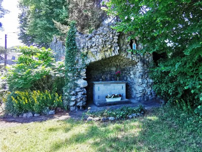  ﻿Grotte de Lourdes à Ave-et-Auffe.