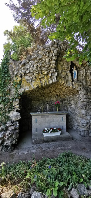  ﻿Grotte de Lourdes à Ave-et-Auffe.