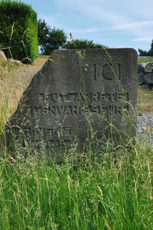  ﻿Neffe. Stèle Ici fut arrêté l'envahisseur.