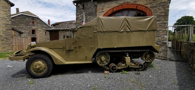  ﻿American Half-track. Bulge relics museum à Joubiéval.