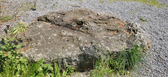  Sabot du cheval Bayard sur la roche.