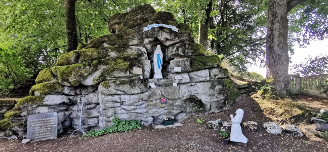  ﻿Grotte de Lourdes de Fays-les-Veneurs.