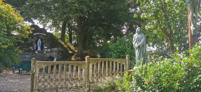  ﻿Grotte de Lourdes de Fays-les-Veneurs.