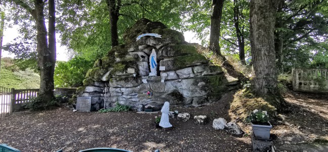  ﻿Grotte de Lourdes de Fays-les-Veneurs.