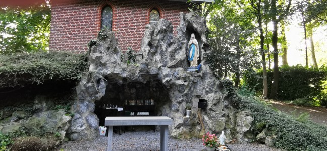  ﻿Grotte de Lourdes de Thoricourt.