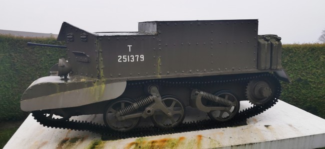  Mouscron. Carden-Loyd Universal Carrier (chenillette d'infanterie).