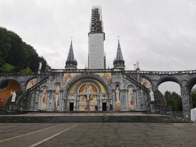  Le sanctuaire à Lourdes.