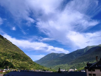  Vue de la chambre d'hôtel à Vielha. Espagne. Catalogne.