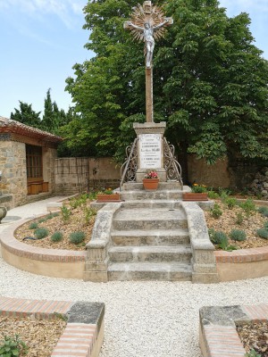  Jardin de l'église Sainte Marie-Madeleine. Rennes-le-Château.