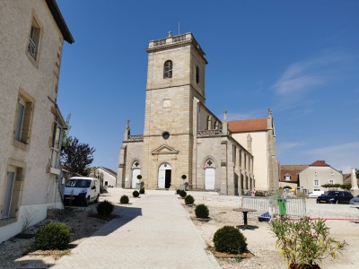  ﻿Eglise Saint-Martin à Saulx. Département de la Haute-Saône.