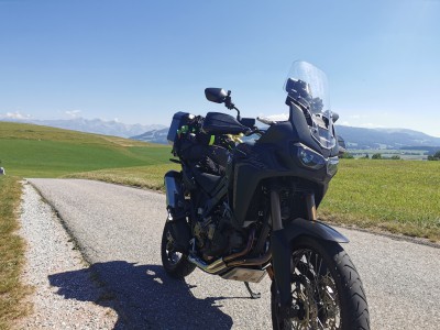  ﻿Route d'Estevenens entre Romaniens et Grangettes. Suisse.