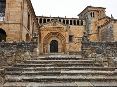  ﻿Cloître romain de Santillana del Mar.