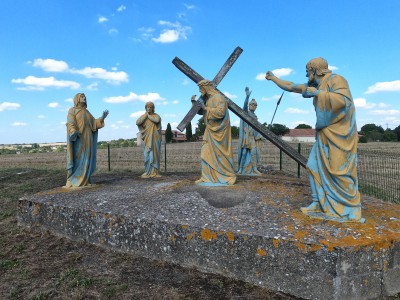  ﻿L'étrange Calvaire de Mirebeau. Département de la Vienne.