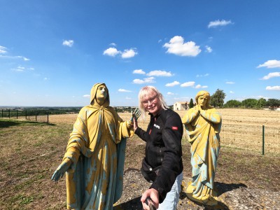  ﻿L'étrange Calvaire de Mirebeau. Département de la Vienne.