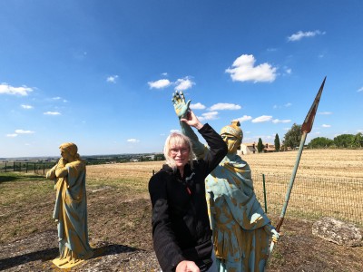  ﻿L'étrange Calvaire de Mirebeau. Département de la Vienne.