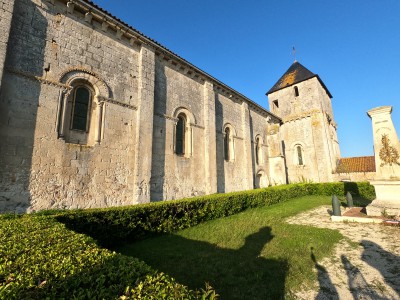  ﻿Eglise de Fontenet. Département de la Charente-Maritime.