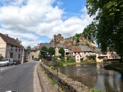  ﻿Village médiéval de Peyrusse-le-roc.