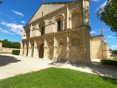  ﻿Enceinte médiévale de Surgères. Département Charente Maritime.