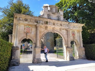  ﻿Porte renaissance. Enceinte médiévale de Surgères. Département Charente Maritime.