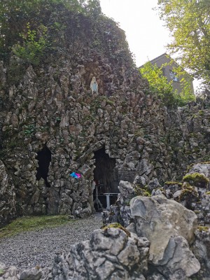  ﻿Grotte de Lourde à Revogne. 