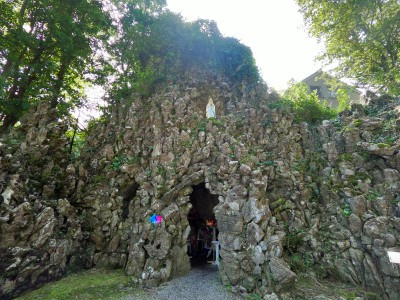  ﻿Grotte de Lourde à Revogne. 