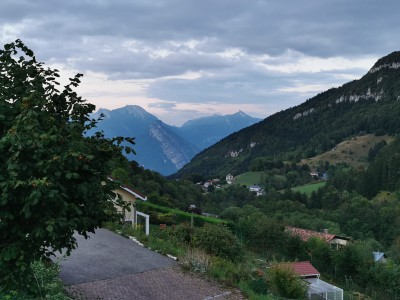  ﻿Vue sur les Alpes du Vercor. 