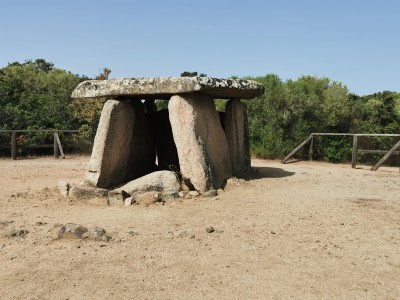  ﻿Dolmen de Funtanaccia. Corse. 