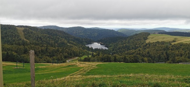  Vue sur le lac de la Lande.